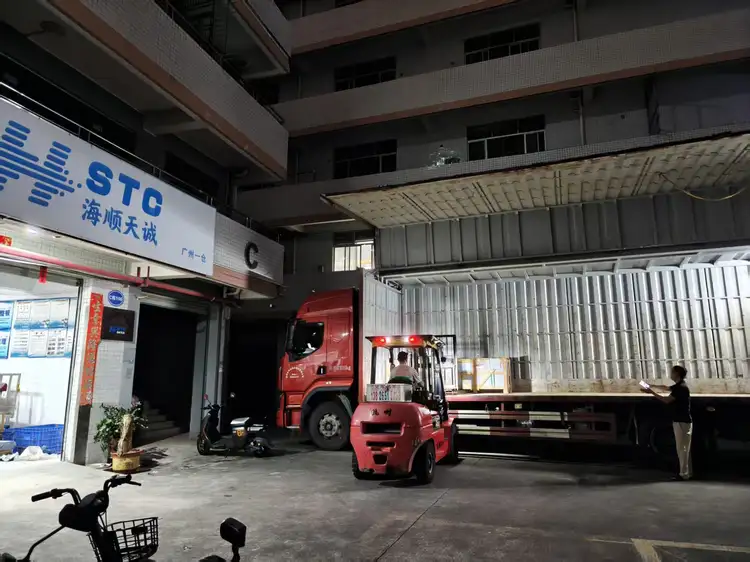 Cargo loading at Haishun in Guangzhou